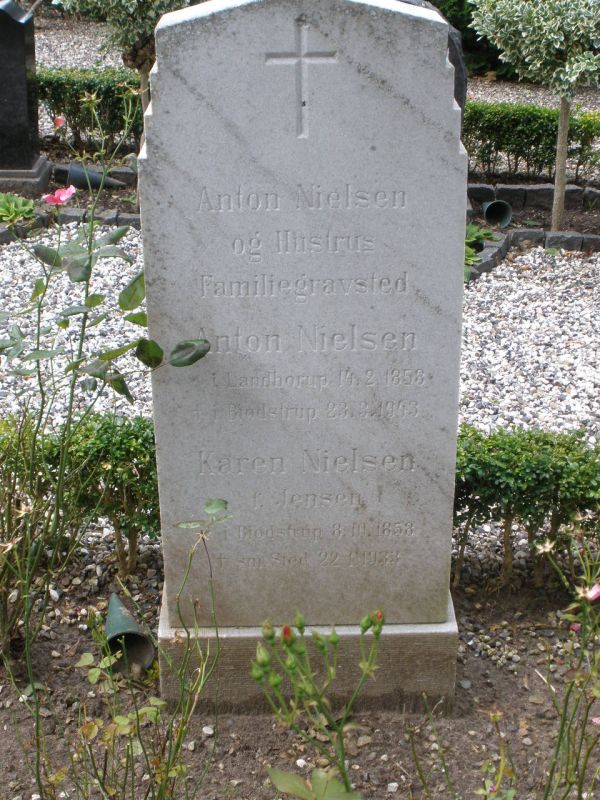 Karen  Nielsen .JPG